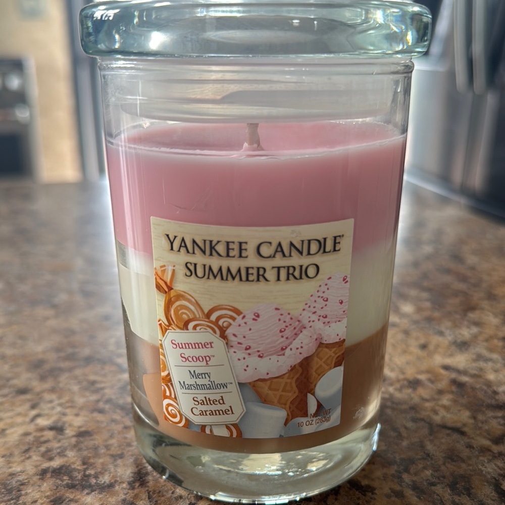 Yankee Candle Pink and Cream candle